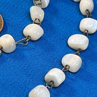 VINTAGE DELICATE POLISHED WHITE STONE NECKLACE