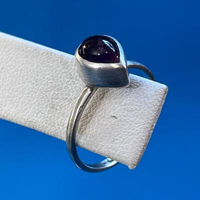 PURPLE TEARDROP STONE IN SILVER SETTING RING