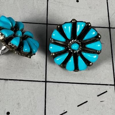 Sterling Silver and turquoise Flower Earrings. Studs - old Native American Made. 