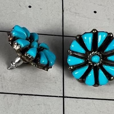 Sterling Silver and turquoise Flower Earrings. Studs - old Native American Made. 