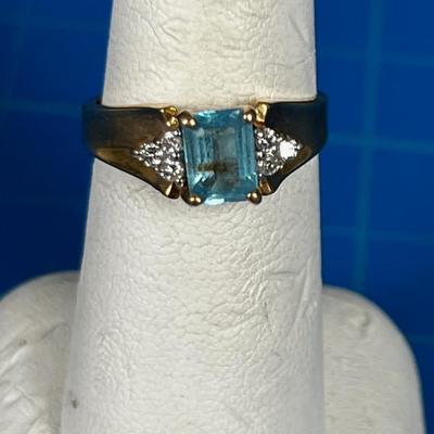 10 K Gold with Aquamarine Stone 