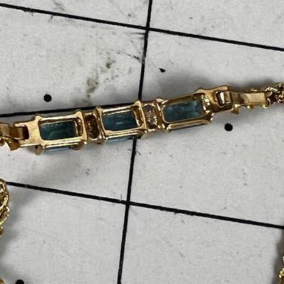 14 k Gold with Aquamarine Stone BRACELET - NICE!!! Pretty! 
