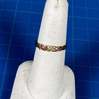 10 K Black Hills Gold Ring Small Leaf Design  