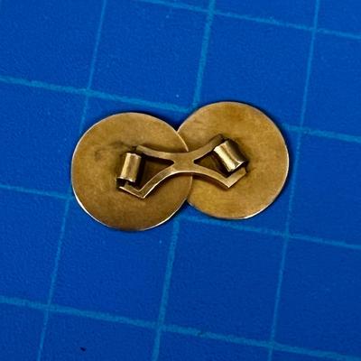 Single 10 K Gold Cuff Link 