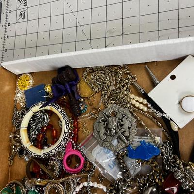 Tray of Costume Jewelry : Watches, Earrings, ETC.