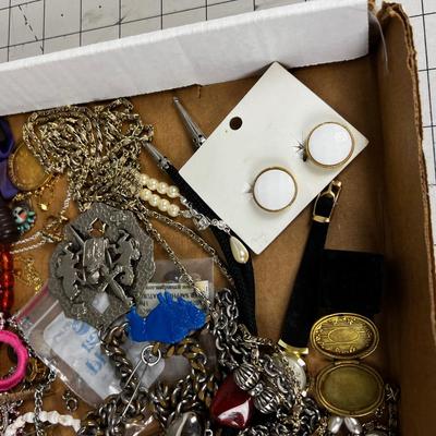 Tray of Costume Jewelry : Watches, Earrings, ETC.