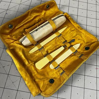 BONE Handles Partial Set in Suede Case Vintage Pedicure SET 