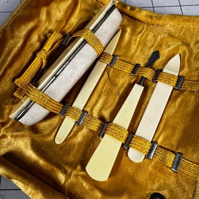 BONE Handles Partial Set in Suede Case Vintage Pedicure SET 