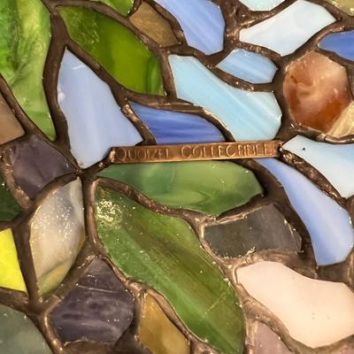 Tiffany Style Stainglass Lamp by Quoizel Collectables