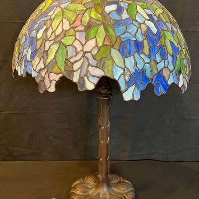 Tiffany Style Stainglass Lamp by Quoizel Collectables