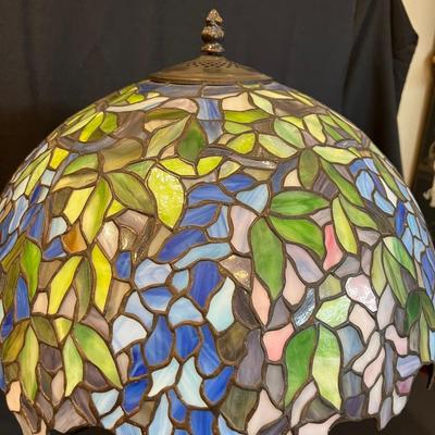 Tiffany Style Stainglass Lamp by Quoizel Collectables