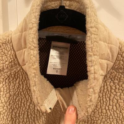 PATAGONIA: BEIGE FLEECE (WOMEN'S) SIZE S