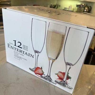 SET OF CHAMPAGNE FLUTES