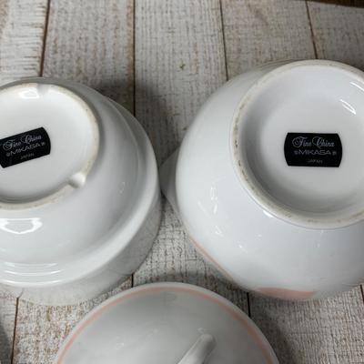 Vintage Mikasa â€œclassic flair peachâ€ Embossed Calla Lilies sugar bowl set