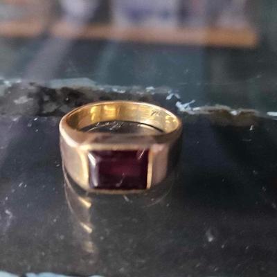 Vintage ruby man ring, 10 karat gold (size 10.5)