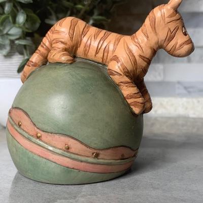 Charpente Vintage Disney Classic Tigger Ball Ceramic Figure