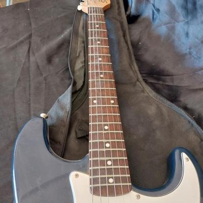 SQUIRE FENDER ELECTRIC GUITAR WITH CARRY BAG