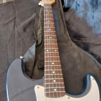 SQUIRE FENDER ELECTRIC GUITAR WITH CARRY BAG