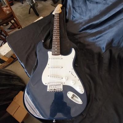 SQUIRE FENDER ELECTRIC GUITAR WITH CARRY BAG