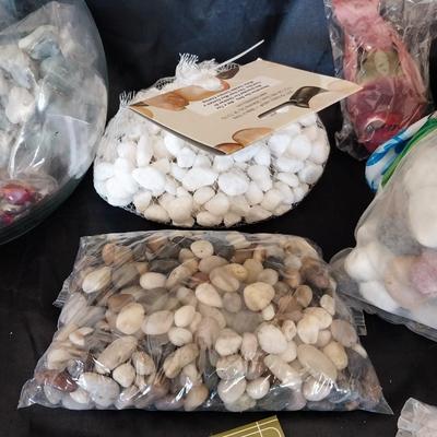 DECROTIVE ROCKS AND SEASHELLS