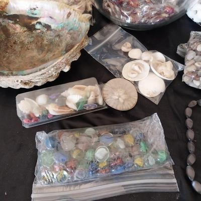 DECROTIVE ROCKS AND SEASHELLS