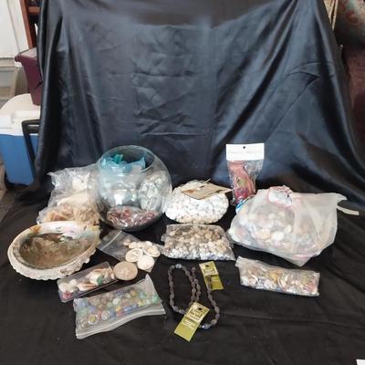 DECROTIVE ROCKS AND SEASHELLS