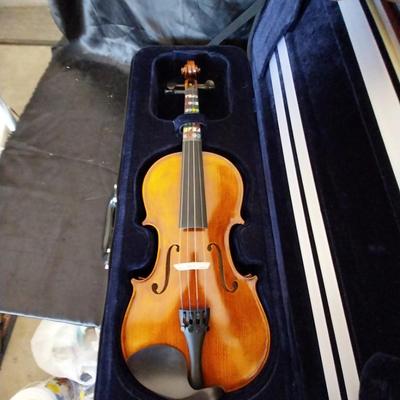 CREMONA VIOLIN IN CASE