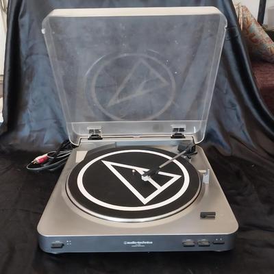 AUDIO TECHNICA TURNTABLE