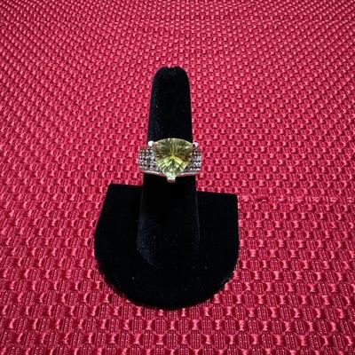 STUNNING STERLING SILVER RING WITH YELLOW BRAZILIAN QUARTZ