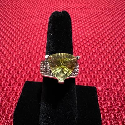STUNNING STERLING SILVER RING WITH YELLOW BRAZILIAN QUARTZ