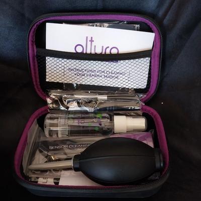 SMALL PORTABLE STEREO AND LENS CLEANER KIT