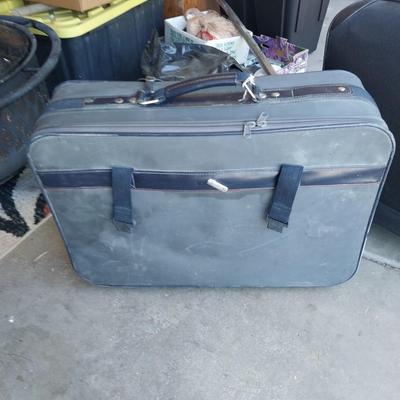 FOUR WHEELED HANDLED PORTIBLE CASE AND SUITCASE