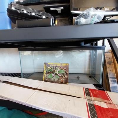 GLASS TANK WITH SCREEN COVER TOP