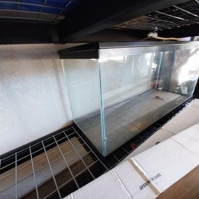 GLASS TANK WITH SCREEN COVER TOP