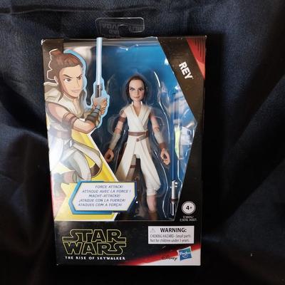 STARWARS (NIB) "REY" FIGURINE