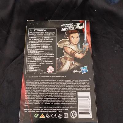STARWARS (NIB) "REY" FIGURINE