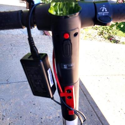 GO TRAX ELECTRIC SCOOTER WITH CHARGER