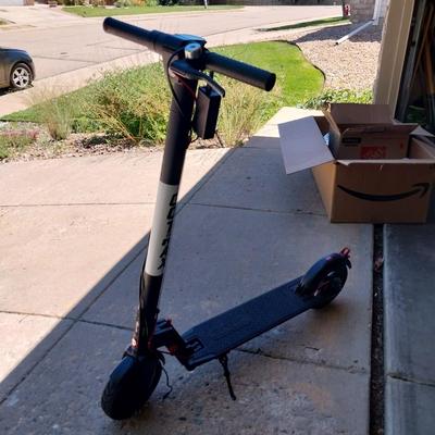 GO TRAX ELECTRIC SCOOTER WITH CHARGER