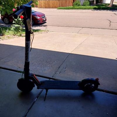 GO TRAX ELECTRIC SCOOTER WITH CHARGER