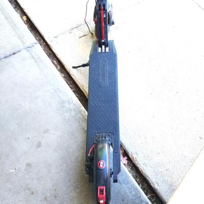 GO TRAX ELECTRIC SCOOTER WITH CHARGER