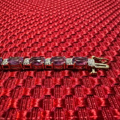 GORGEOUS 10k GOLD BRACELET WITH LILAC COLORED STONES