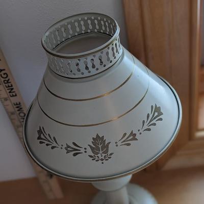 Impeccable Vintage Toleware lamp