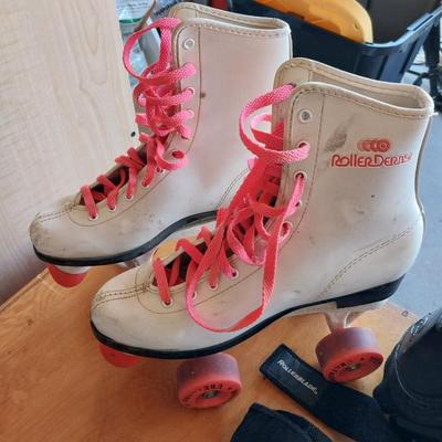 LADIES ROLLER SKATES-KNEE & ELBOW PADS