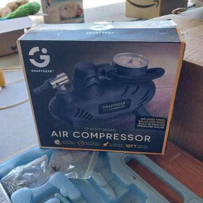 12 VOLT PORTABLE AIR COMPRESSOR AND TOOL KIT