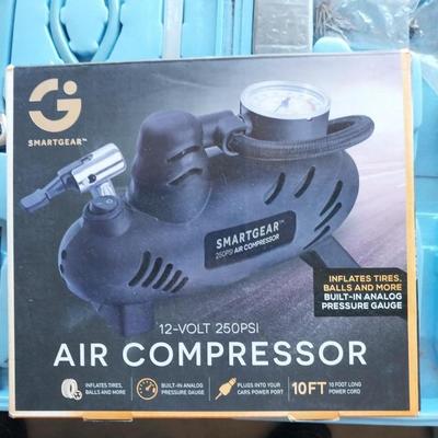 12 VOLT PORTABLE AIR COMPRESSOR AND TOOL KIT