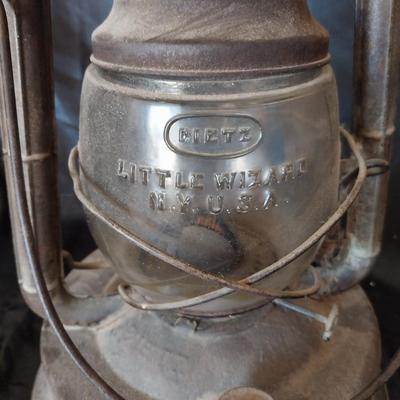 DIETZ VINTAGE LANTERN