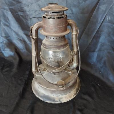 DIETZ VINTAGE LANTERN