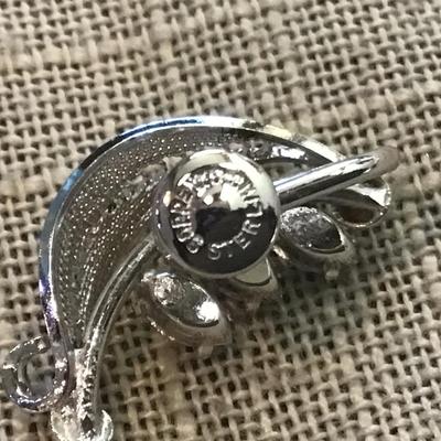 Sorrell. Sterling Silver Vintage screw on Ea