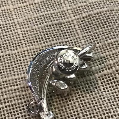 Sorrell. Sterling Silver Vintage screw on Ea