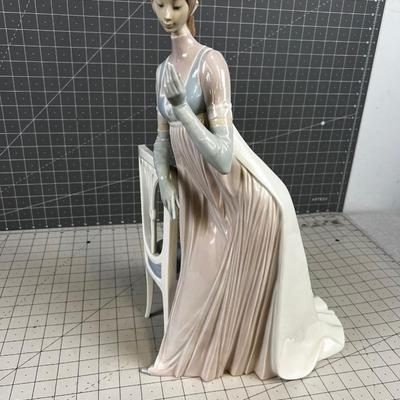 LLADRO "Lady Empire" #4719 